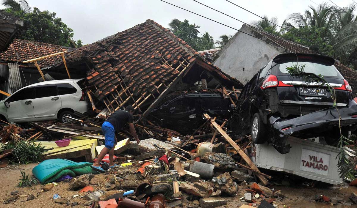 Número de mortos em tsunami na Indonésia ultrapassa 200