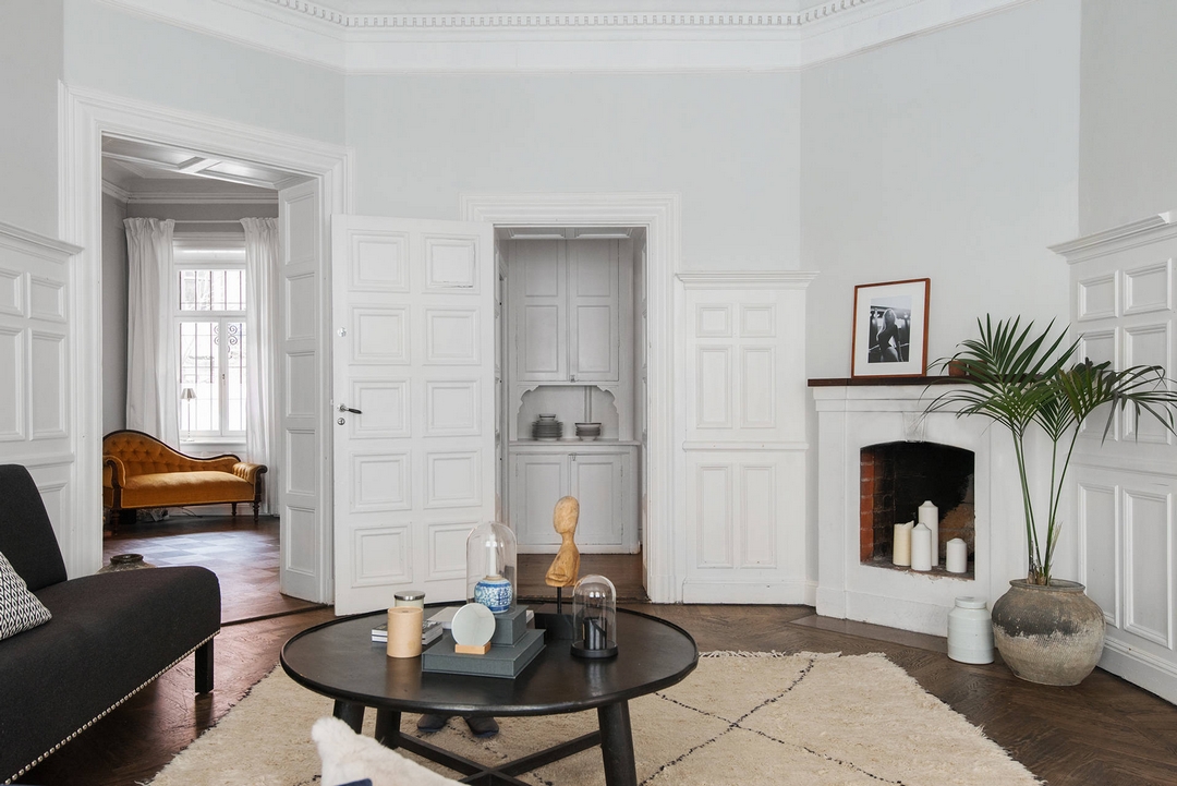 FONDS TRAVAILLÉS, MEUBLES LÉGERS