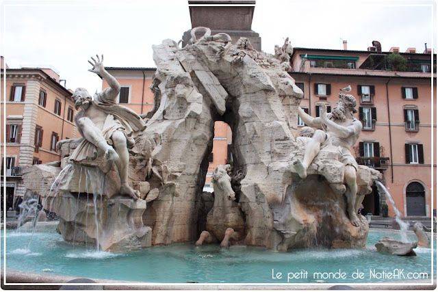 Fontaine des quatre Fleuves, Place Navona Fontaine des quatre Fleuves, Place Navona Rome , Italie