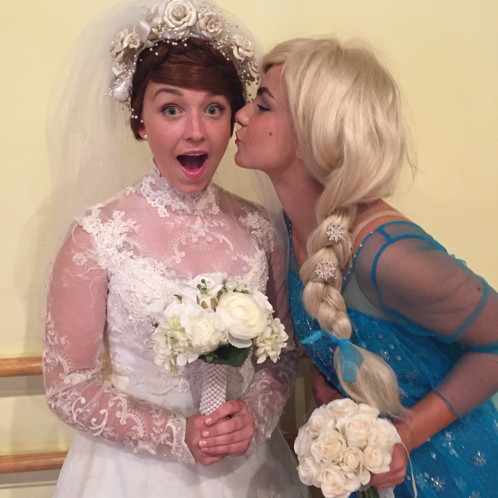 Anna marries Kristoff!