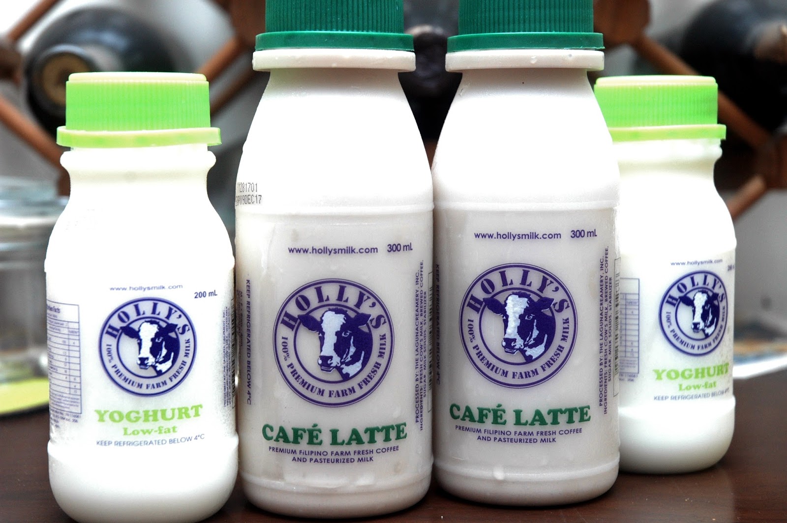 DUDE FOR FOOD Holly's Cafe Latte Coffee with FarmFresh Goodness in a