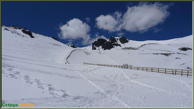 Ascensión invernal al Pico Agujas por el embudo o corredor izquierdo en San Isidro