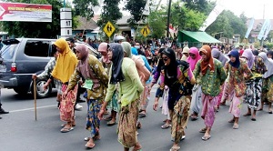 Kumpulan Foto Nenek Gaul&lucu Bikin Ketawa Terbaru
