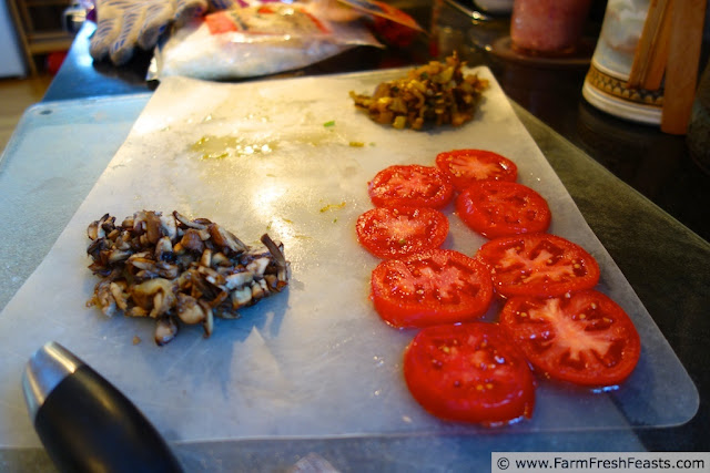 http://www.farmfreshfeasts.com/2012/10/rainbow-pizza-pizza-night.html