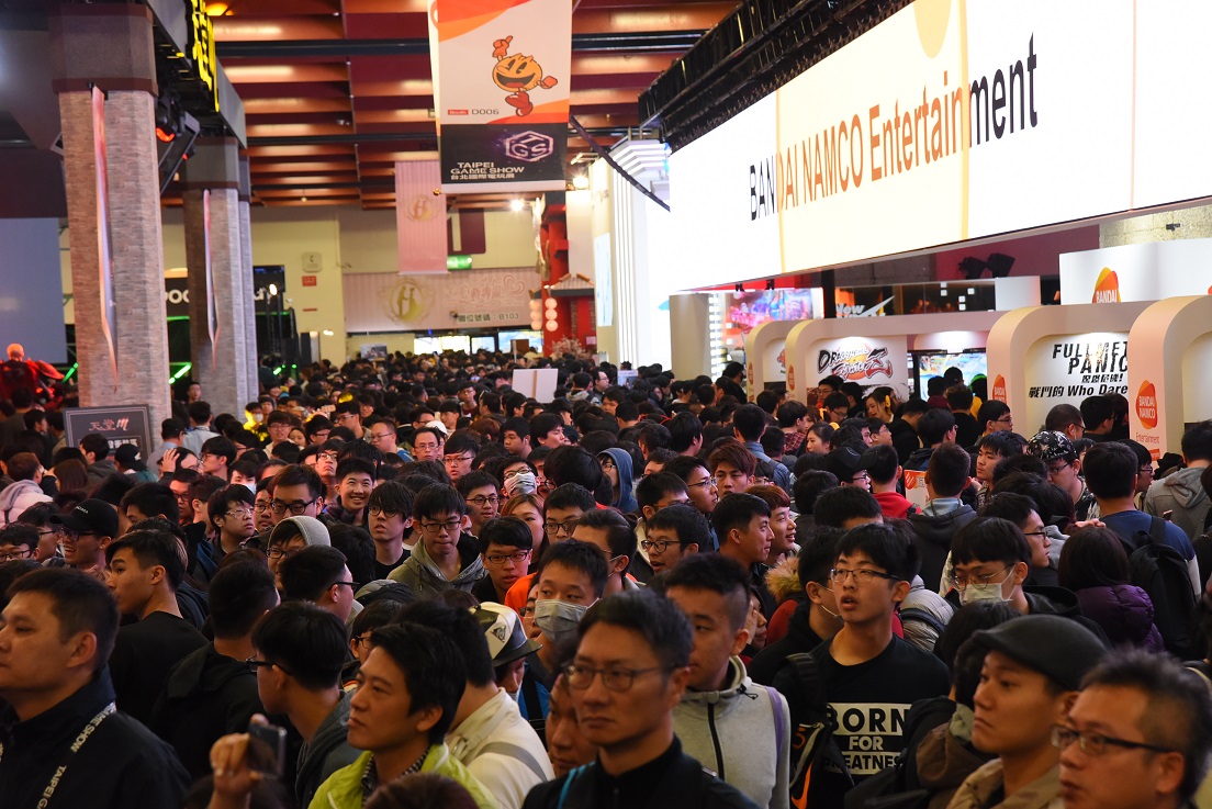 在娛樂周邊方面，HTC帶來CES 2018推出的全新VR虛擬實境裝置VIVE Pro首度在台與玩家見面。