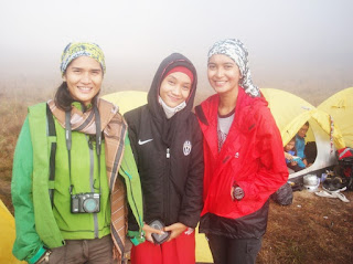 cantik dengan mendaki gunung Medina Kamil, Wanita Tangguh Indonesia yang hobi Mendaki Gunung 