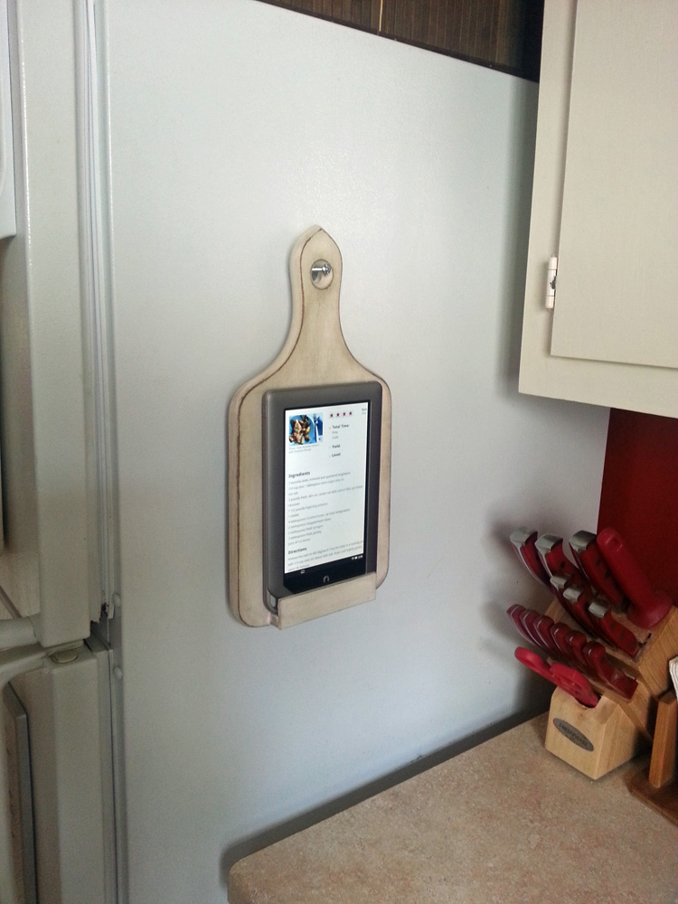 Diana Laurence Cutting board tablet holder tutorial