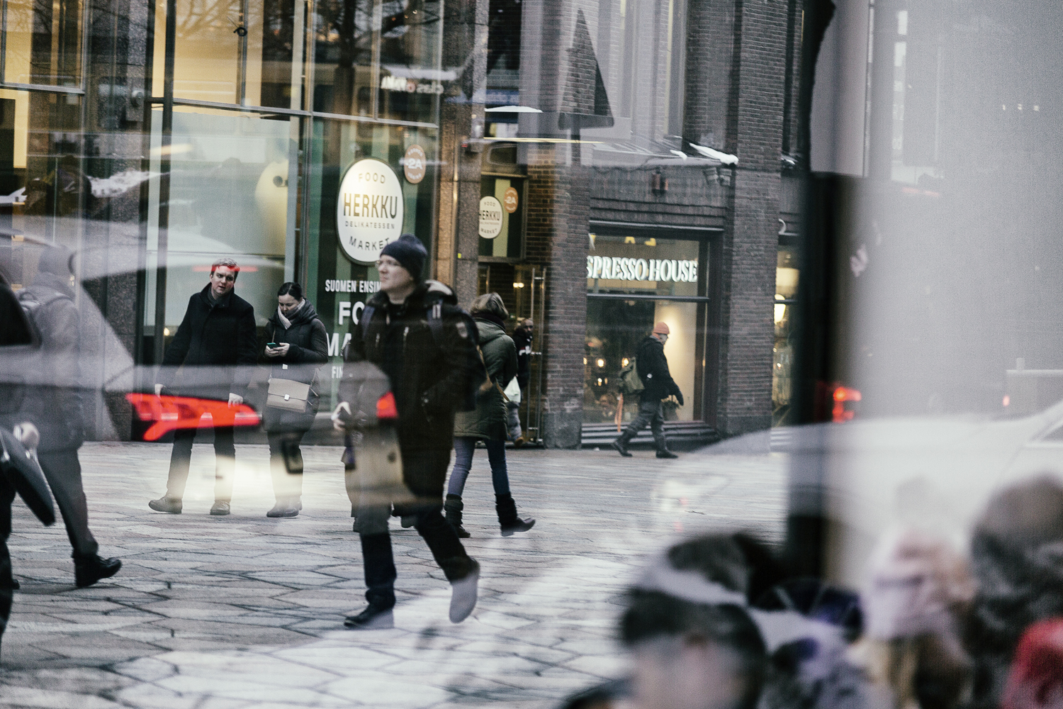 katukuvaus, katuvalokuva, streetphoto, streetphotography, Helsinki, Suomi, Finland, city, big city, capital, valokuvaaja, Frida Steiner, Visualaddict, talvi, winter, snow, streets, people