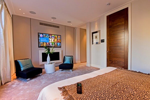 High-tech rooms with charm