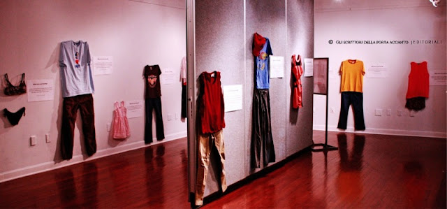 What were you wearing? Il progetto artistico di Jen Brockman e Mary A. Wyandt-Hiebert - Credit: JENNIFER SPRAGUE What were you wearing? - Foto della mostra