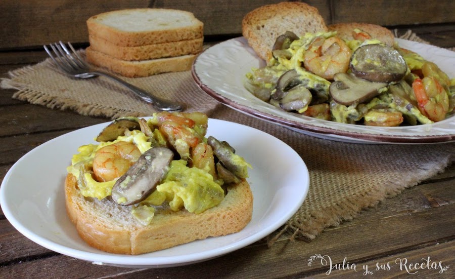 Revuelto de setas variadas con gambas. Julia y sus recetas