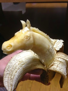 Sabrosas y nutritivas esculturas hechas con plátanos o bananos.
