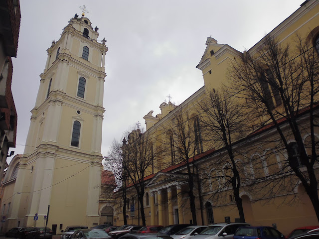 Campanario de la Iglesia de San Juan en la Universidad de Vilnius (Lituania) (@mibaulviajero)
