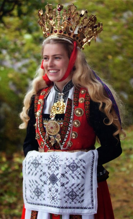 Best traditional austrian wedding dress Shop