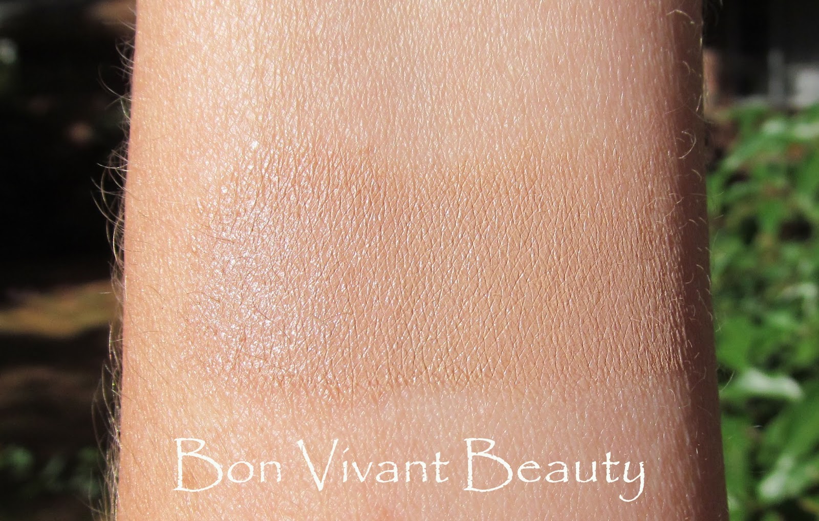 Bon Vivant Beauty Sample Series 12 La Mer Soft Fluid Foundation in