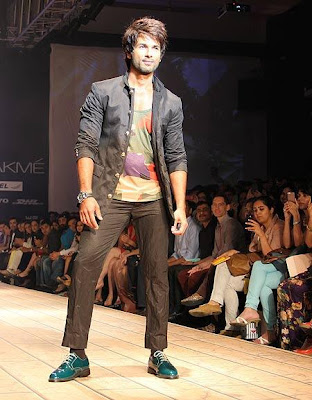 Shahid Kapoor walk the ramp for Kunal Rawal at Lakme Fashion Week