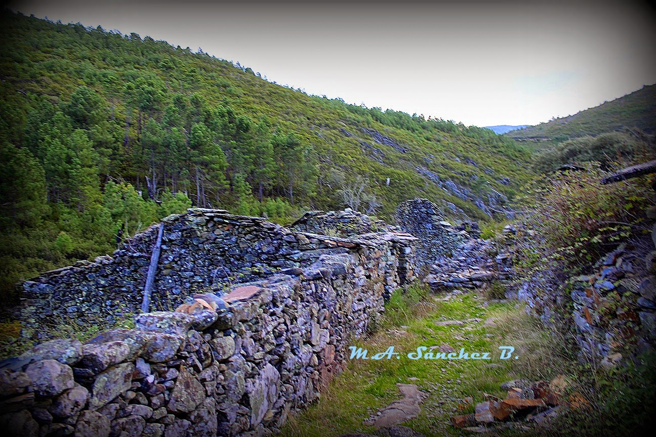 PUEBLOS ABANDONADOS EL MORAL alquería Cáceres