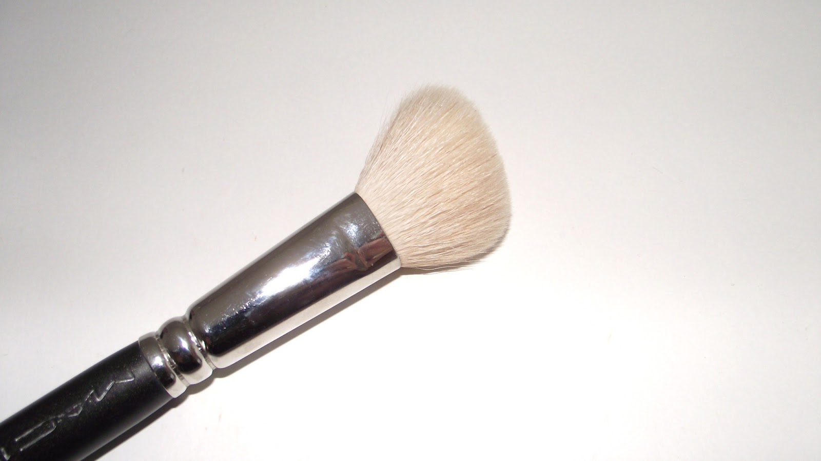 Beauty Reviews And How To's MAC 168 Large Angled Contour Brush Review