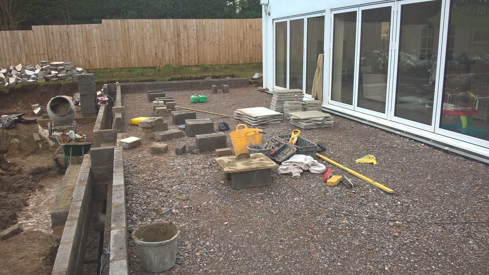 CWM LLYNFI BRICKLAYING Raised limestone patio with concrete block