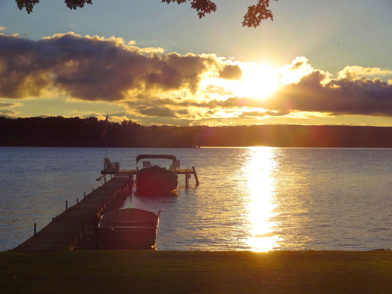 EARLY RISING ON CHAUTAUQUA LAKE An Autumn Sky and Temperature