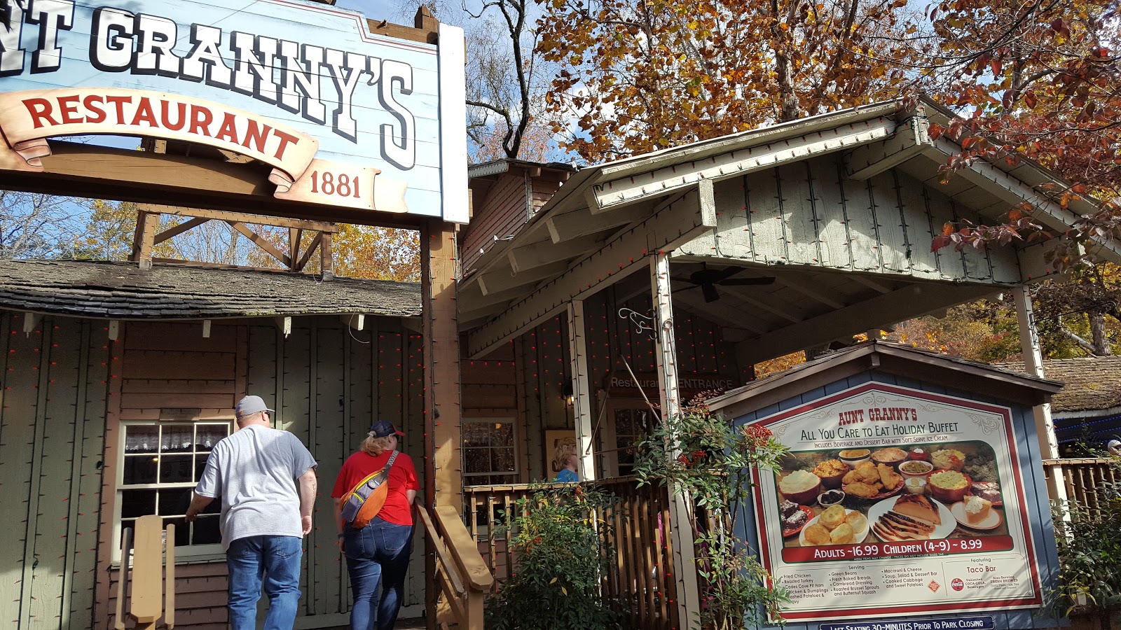 My Patchwork Quilt CHRISTMAS AT DOLLYWOOD (DAYTIME)