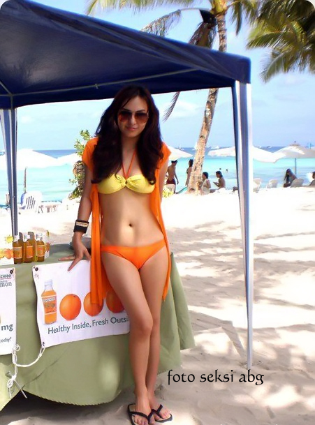 Cewek Bikini Pose Seksi Di Pantai Foto Telanjang Dan Bugil Abg Dan