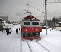 Image of diesel train about the leave Narvik station