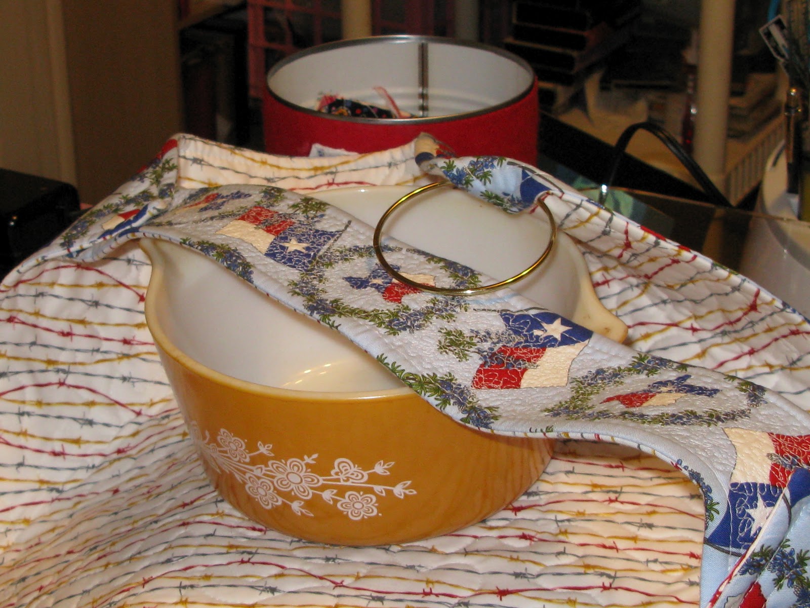 Mary's Late Night Stitchn Quilted Casserole Carrier