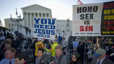 Un grupo de opositores a los matrimonios homosexuales se congrega ante la Corte Suprema de Justicia de EE.UU. 28 de abril de 2015