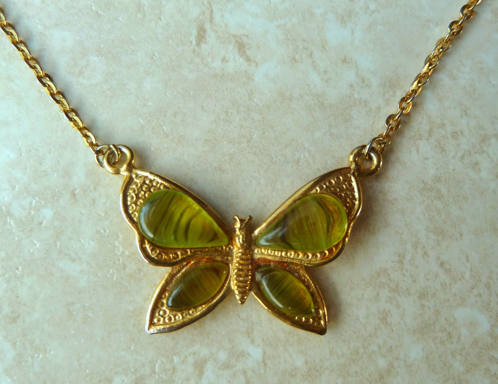 http://www.kcavintagegems.uk/vintage-butterfly-art-glass-choker-necklace-by-exquisite-349-p.asp