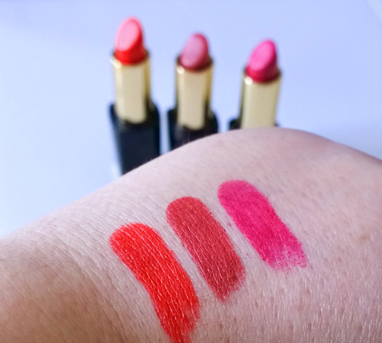 Лучшая помада бюджетная. Estee lauder matte 211 aloof. Estée lauder pure color whipped matte lip color with moringa butter 924. Pure color whipped matte lip color. Estee lauder pure color envy liquid lip color 401.