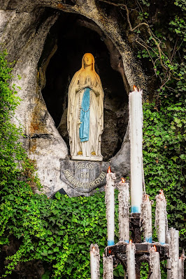 Nossa Senhora de Lourdes e Santa Bernadette - Imagens, ícone, fotos, pinturas, vitrais