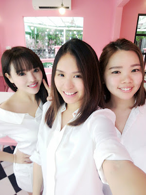Chai Ying, Stepheny Siew and Sharon Low selfie in Once Upon A Time Cafe Johor Bahru