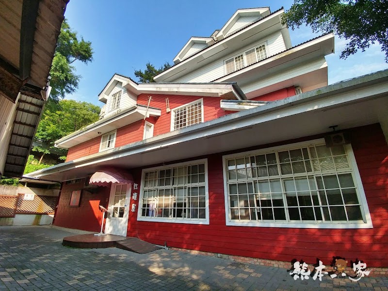 苗栗婚紗IG打卡景點|教堂廣場-飛牛牧場|寬敞露營營地設有盥洗區烤肉區好便利