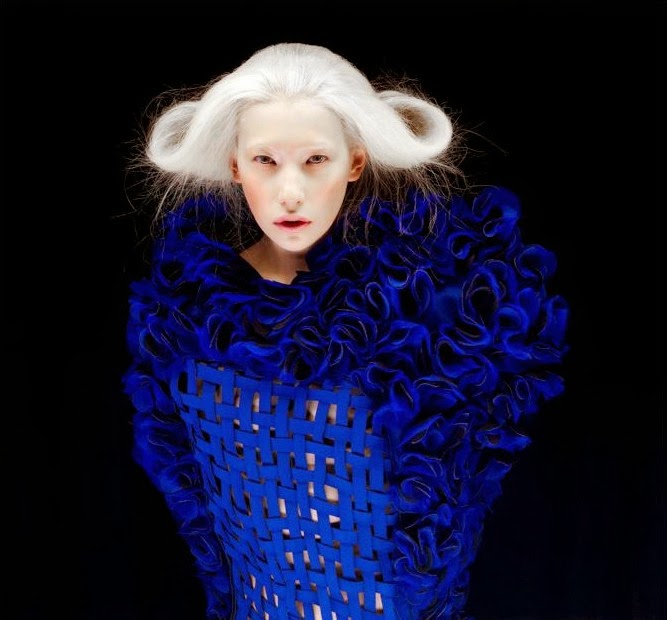 Thread, Fashion and Costume: Madame Peripetie