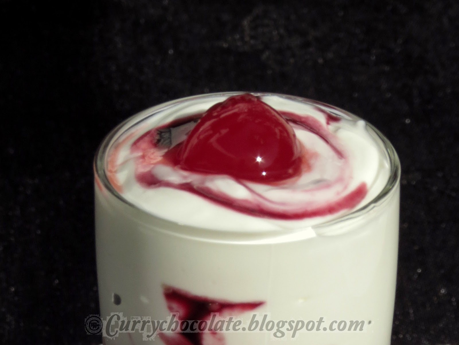 Curry y Chocolate Yogur griego con mermelada de zarzamoras Greek