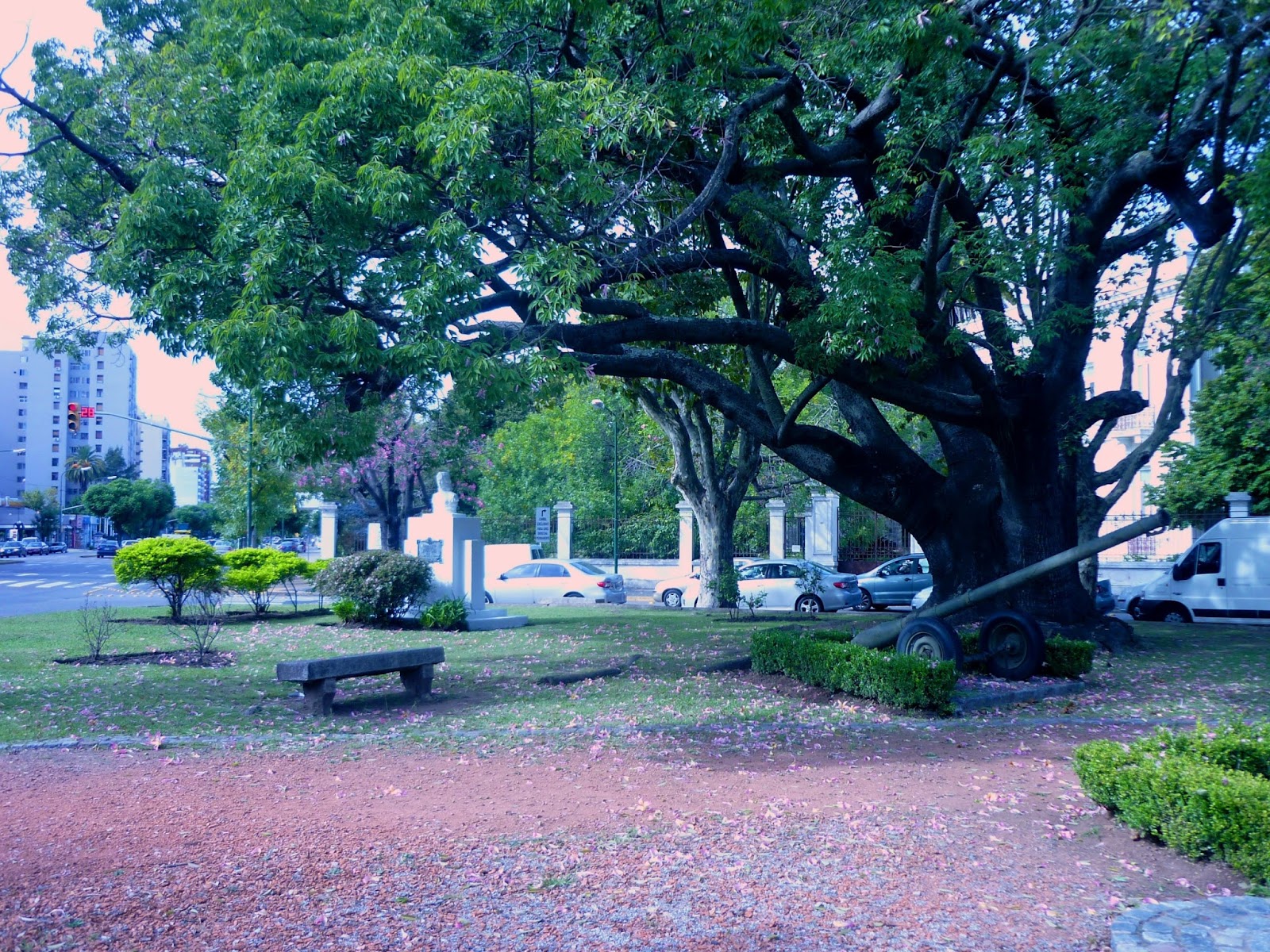 Plazas y monumentos de San Isidro Plaza Remedios de Escalada (Martinez)*