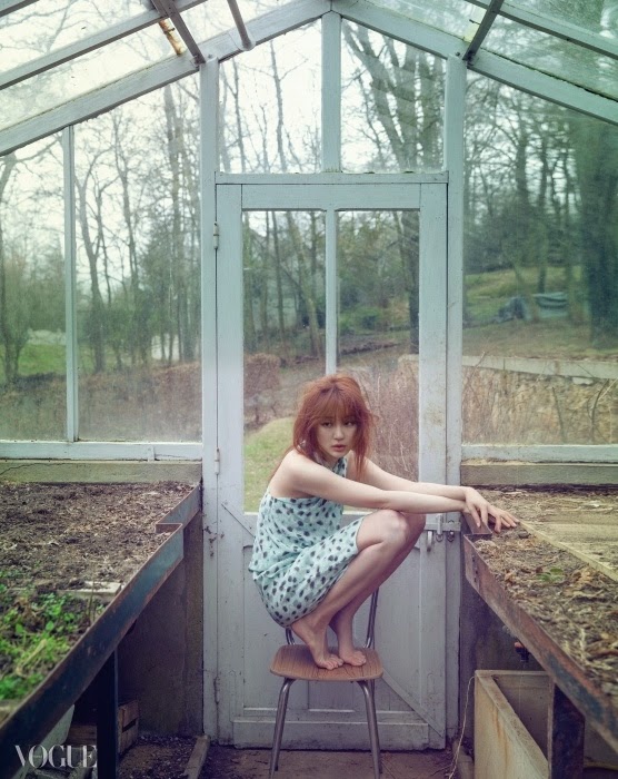 LA BELLA ACTRIZ YOON EUN HYE SORPRENDE CON NUEVO LOOK PARA LA REVISTA VOGUE