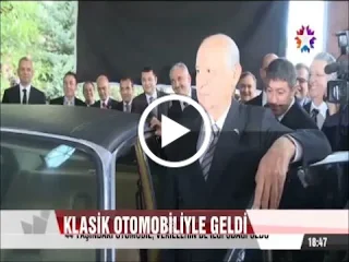 1970 Model Ford otomobiline önce ara gazı verdi ardından kornaya bastı.