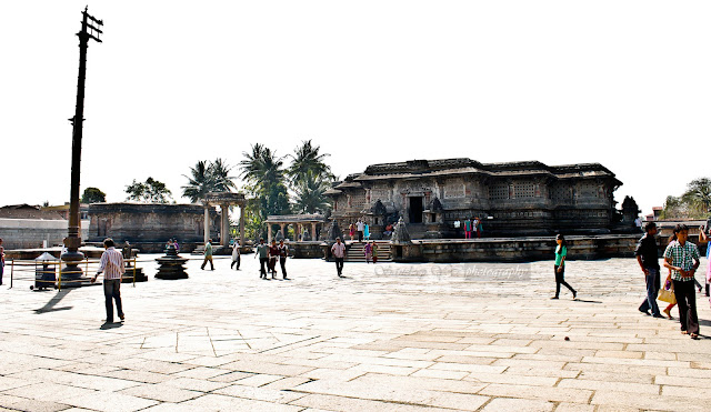 Kappe Chennigaraya temple in the left and Chennakeshava temple on the right. Both look identical