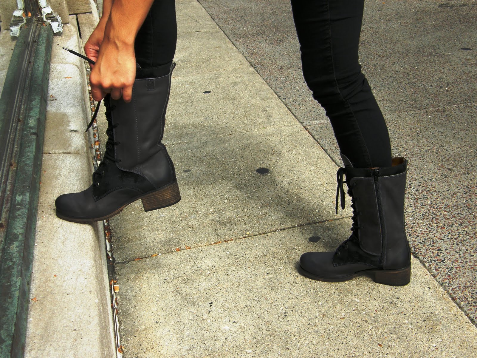 (shoo): Tough Girl Boots!