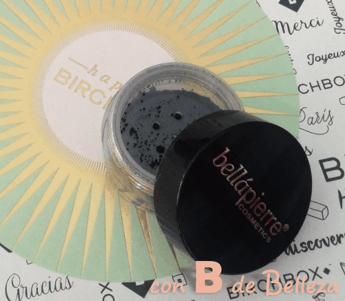 Shimmer powder noir de Bellápierre cosmetics