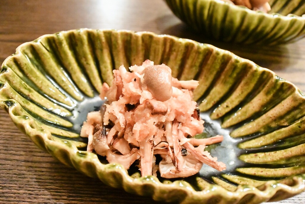 Recipes for Tom Shimeji to shantoreru no momijioroshiae / grilled shimeji and chanterelle