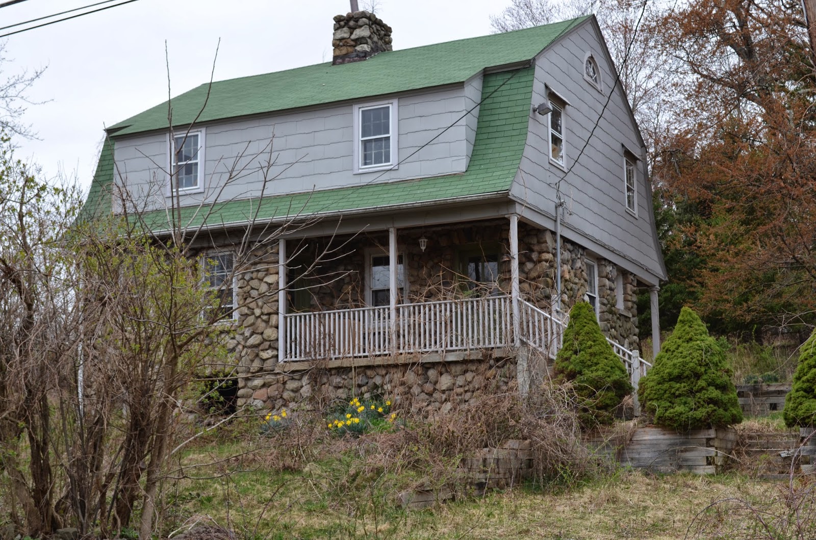 C B I D Home Decor And Design In Love With Gray Way To Add White More Than Just The Columns Freshens And Highlights Architectural Details In Fact A Grayish House With Green Roof Can Look