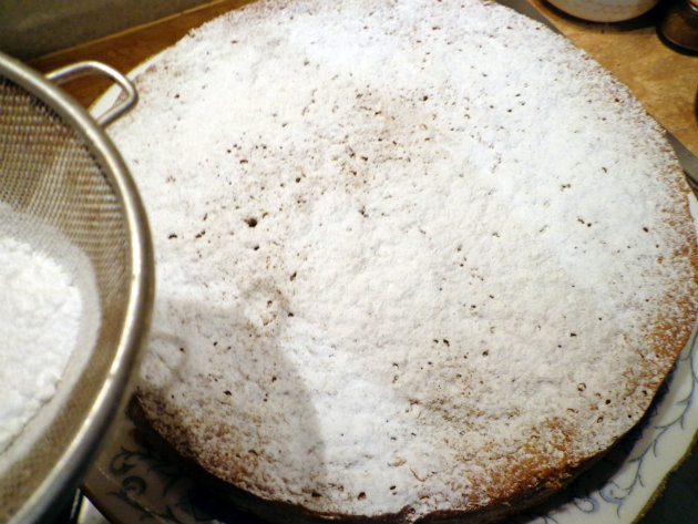 Torta Caprese od limuna i bijele čokolade 6 korak pripreme Laka kuharica: Torta Caprese al Limone. Seriously delicious, decadent and moist cake, originally from the island of Capri, full of lemony flavor.