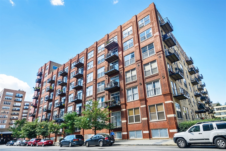 The Chicago Real Estate Local New for Sale! West Loop timber loft with
