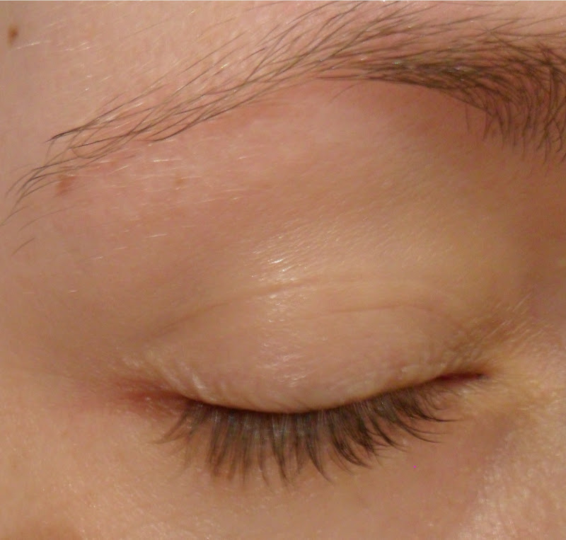 Beautifully Glossy Face of Australia ImpactCurl Mascara