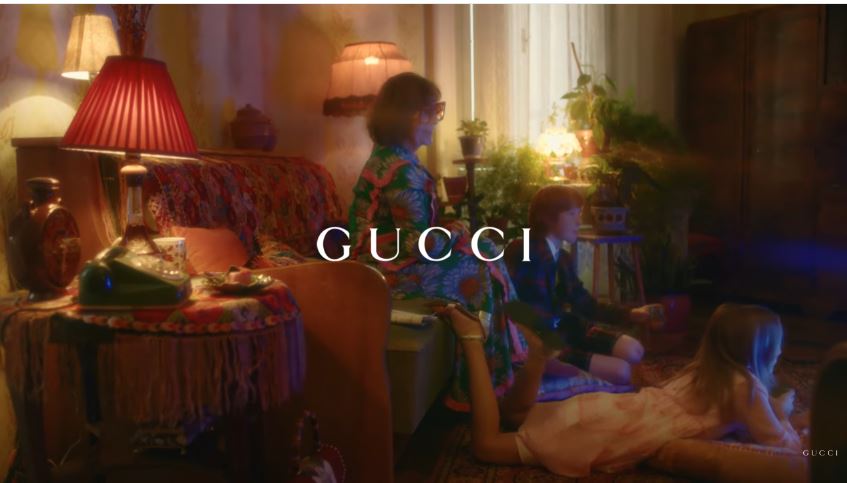 Modella Gucci pubblicità Petra Collins immagina un sogno ungherese per Gucci con Foto - Testimonial Spot Pubblicitario Gucci 2017