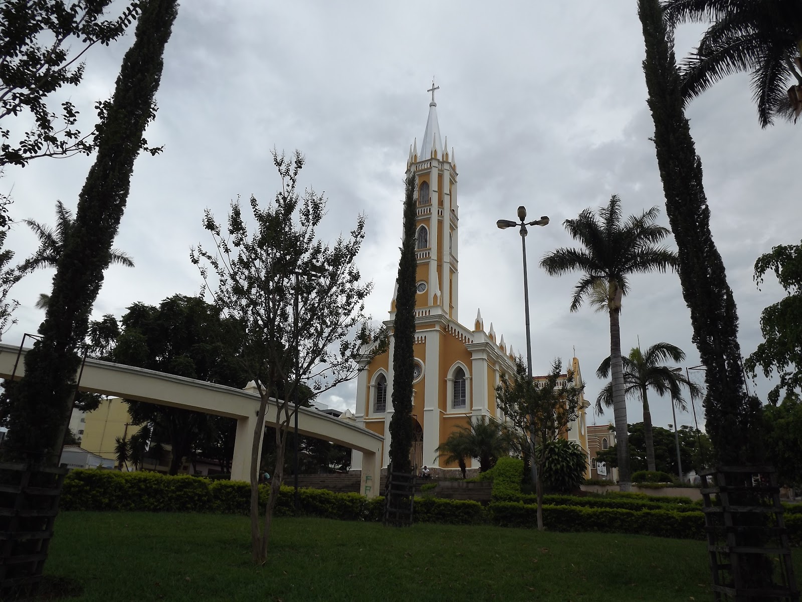 TEMPLOS RELIGIOSOS CARMO DO CAJURU / MG