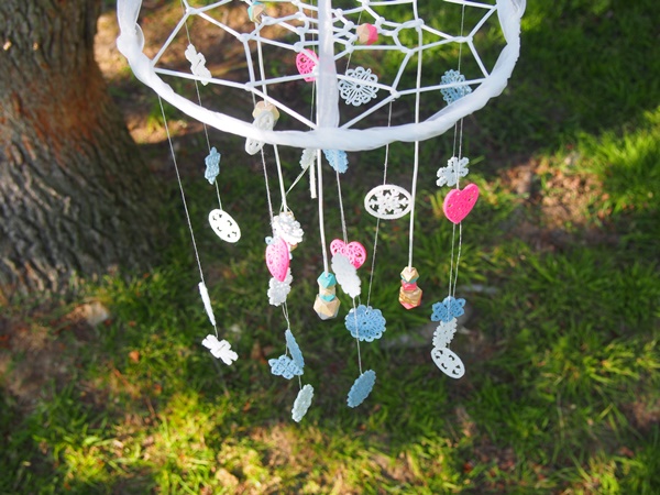 Mobile attrape-rêve pour bébé - Caro Dels - Blog DIY et loisirs créatifs